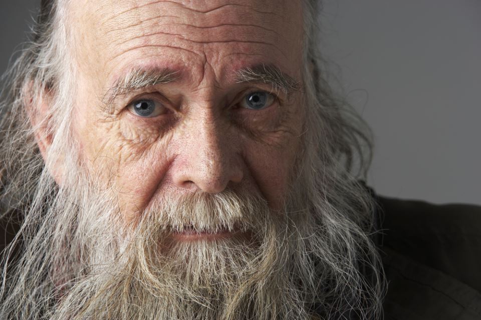 8 stvari koje nikada ne bi trebalo da radite u javnosti: Niste ni svesni da time štetite sebi - featured image
