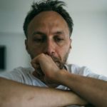 4 znaka odaju površnog muškarca: Tvrde psiholozi 4 znaka odaju površnog muškarca: Tvrde psiholozi - featured image