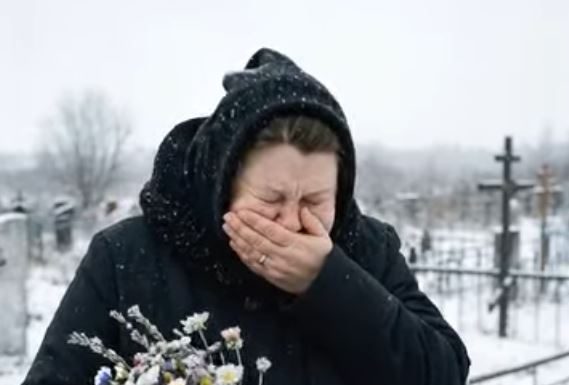 Na groblju sam tražila njegovu „pokojnu“ ženu, a našla istinu koja je sahranila naš brak Na groblju sam tražila njegovu „pokojnu“ ženu, a našla istinu koja je sahranila naš brak - featured image