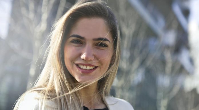 Muškarci gube glavu kada žene rade ove 3 stvari Muškarci gube glavu kada žene rade ove 3 stvari - featured image
