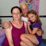 „Svake noći, moj deda me je krišom vodio u svoju sobu… Ali kada je moja majka otkrila zašto je to radio, nije mogla da izdrži i briznula je u plač.“ „Svake noći, moj deda me je krišom vodio u svoju sobu… Ali kada je moja majka otkrila zašto je to radio, nije mogla da izdrži i briznula je u plač.“ - featured image