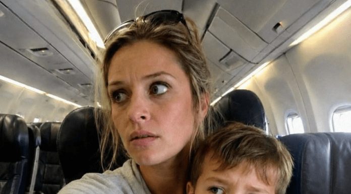 Moj sin i ja potajno smo se ukrcali na let kojim je upravljao moj suprug kako bismo ga iznenadili za rođendan — ali kad je preko razglasa pozdravio „buduću suprugu i njihova sina“, moje je dijete prestalo disati od šoka Moj sin i ja potajno smo se ukrcali na let kojim je upravljao moj suprug kako bismo ga iznenadili za rođendan — ali kad je preko razglasa pozdravio „buduću suprugu i njihova sina“, moje je dijete prestalo disati od šoka - featured image
