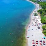 Pakao na crnogorskom primorju: Turisti bijesni pakuju kofere i prekidaju odmor zbog ovog Pakao na crnogorskom primorju: Turisti bijesni pakuju kofere i prekidaju odmor zbog ovog - featured image