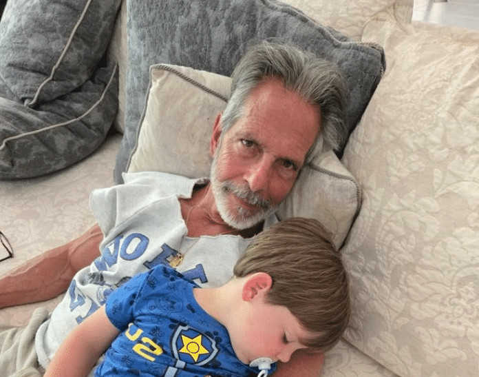 🥺👉‼️ Svake noći, kada sam odlazila na posao, ostavljala sam svog petogodišnjeg sina kod svog 73-godišnjeg oca. - featured image