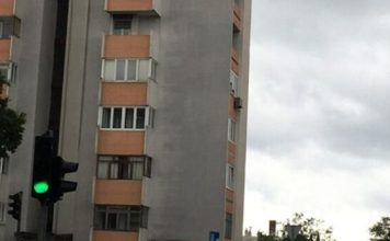 Fotografija ove stambene zgrade iz Splita obišla je celi Balkan, a sve zbog sulude ideje jednog stanara Fotografija ove stambene zgrade iz Splita obišla je celi Balkan, a sve zbog sulude ideje jednog stanara - featured image