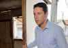 Vratio se podijeliti imovinu nakon razvoda… i pronašao bivšu suprugu kako spava u baraci s njihovim sinom. Vratio se podijeliti imovinu nakon razvoda… i pronašao bivšu suprugu kako spava u baraci s njihovim sinom. - featured image