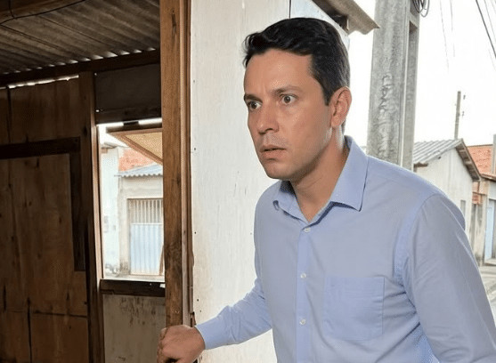 Vratio se podijeliti imovinu nakon razvoda… i pronašao bivšu suprugu kako spava u baraci s njihovim sinom. - featured image Vratio se podijeliti imovinu nakon razvoda… i pronašao bivšu suprugu kako spava u baraci s njihovim sinom. - featured image